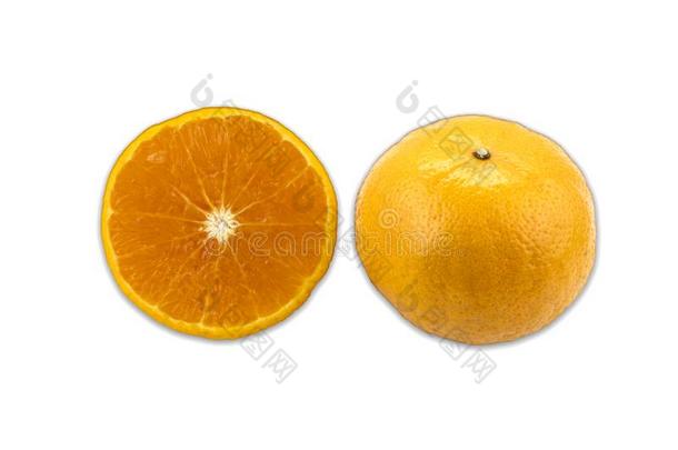 新鲜的<strong>脐橙</strong>隔离的向白色的背景.救助和夹子