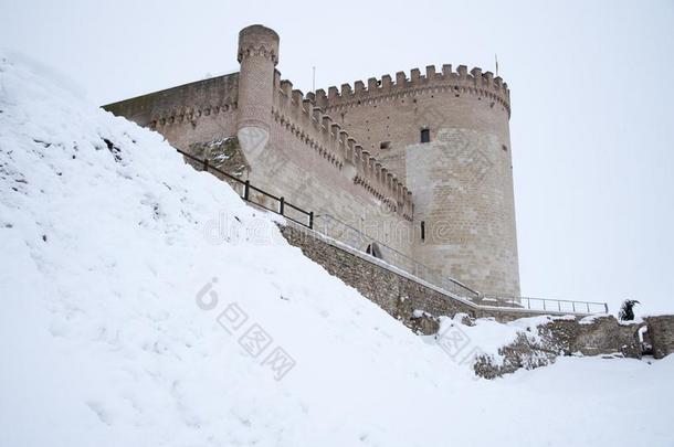 阿雷瓦洛在下面重的下雪