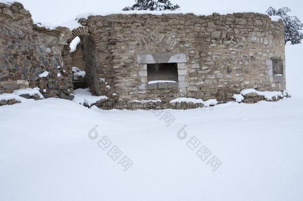 阿雷瓦洛在下面重的下雪