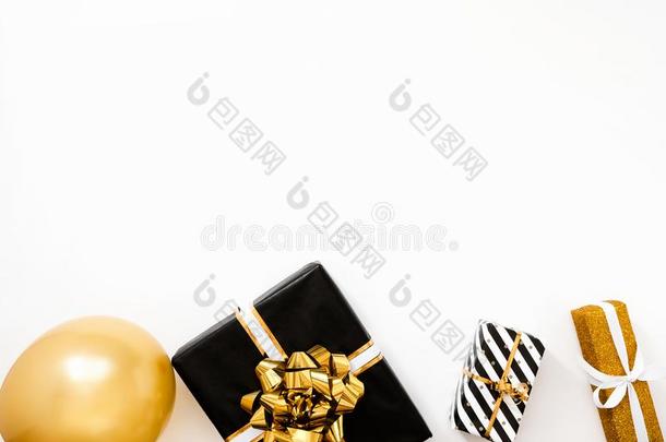 圣诞节作品.圣诞节礼物,黑的和金色的包装纸