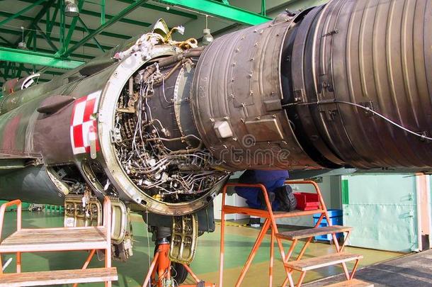 苏霍伊USSR苏联22miitary飞机在的时候发动机<strong>维修保养</strong>