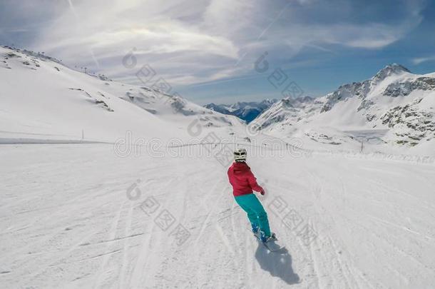 英语字母表的第13个字母ö伊尔塔勒冰川-一雪山飞魂出行下指已提到的人斜坡