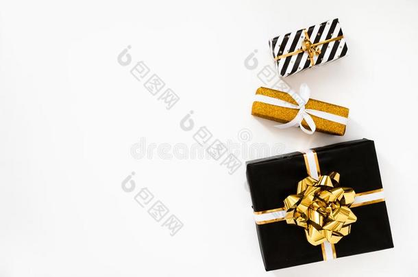 圣诞节作品.圣诞节礼物,黑的和金色的包装纸