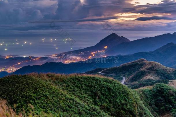 日出风景关于山