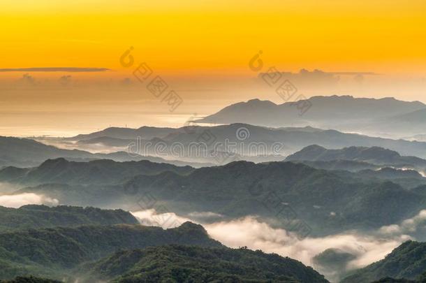 日出风景关于山