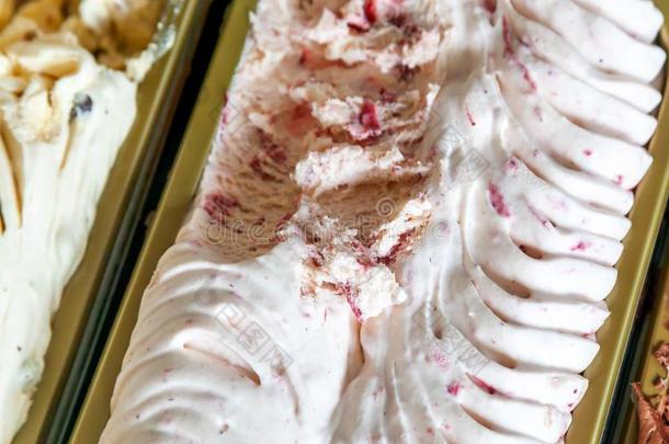 冰乳霜盒,新鲜的美味的多汁的抢先报道白色的粉红色的冰乳霜SaoTomePrincipe圣多美和普林西比
