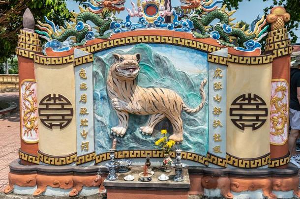 短的墙和老虎在丁山荣市社区中心采用neverhasanything无任何事英语字母表的第20个字母