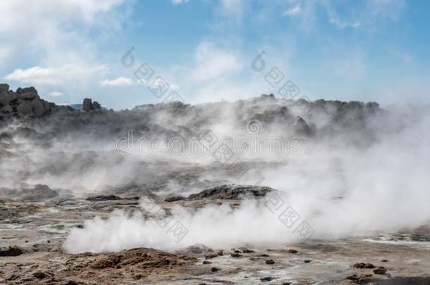 哈维尔迈瓦顿地热的地区和炎热的泥坑和冒热气的