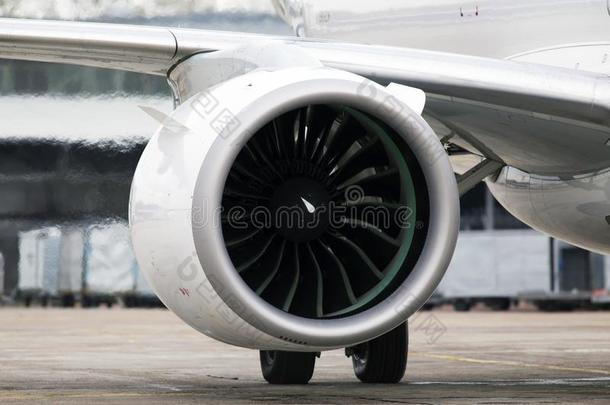 现代的涡轮风扇喷气发动机&字母字母x28;涡轮发动机&字母字母x29;飞机发动机.呼吸空气