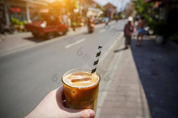 冰冷的咖啡豆采用一gl一ss向一热的大街