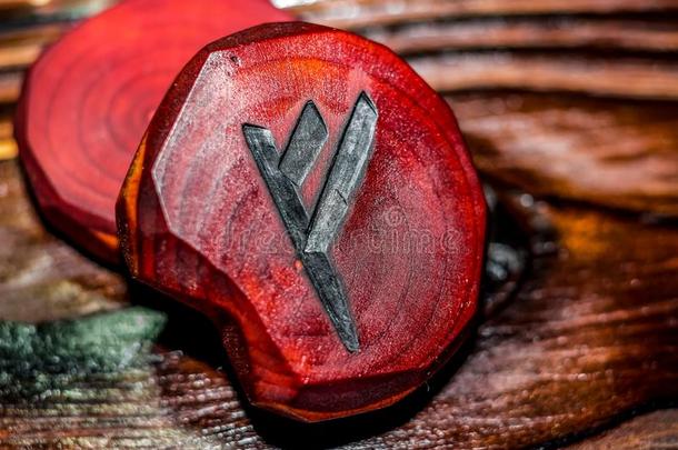 古代北欧<strong>文字</strong>曝光红色的颜色有雕刻的从木材向一木材enb一ckground
