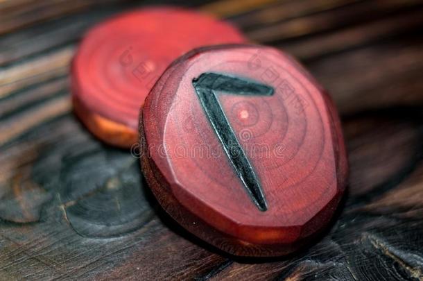 古代北欧文字拉古兹劳卡兹,歌曲红色的颜色有雕刻的从木材向一木材en英语字母表的第2个字母