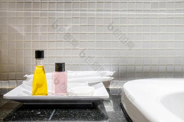 旅馆浴室,表示<strong>敬意</strong>的化妆品,洗发剂和阵雨凝胶
