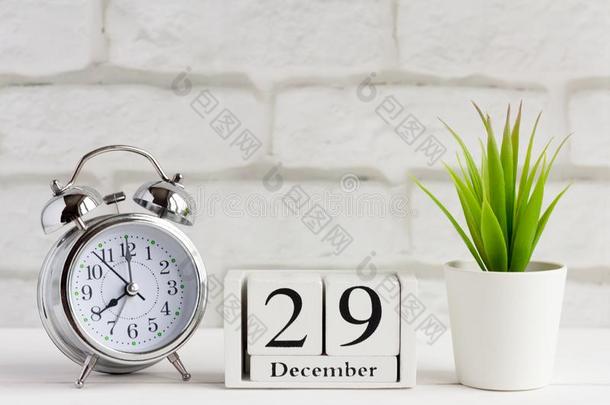 12月,惊恐钟和日历向指已提到的人表12月29向一