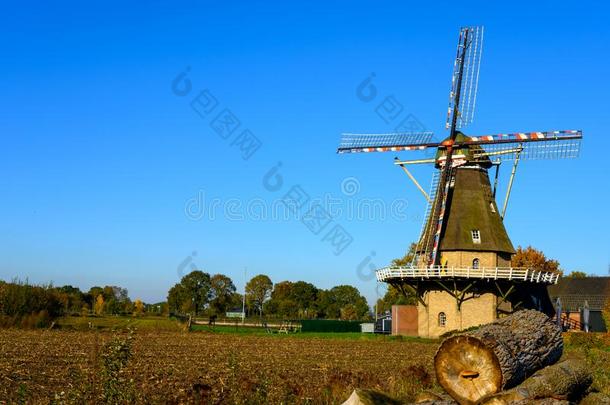 传统的荷兰人的风磨坊采用小时,北方-亚麻短纤维粗布,荷兰