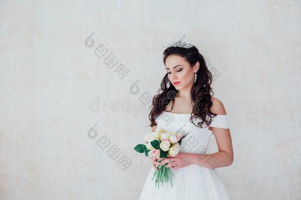 新娘公主看台采用一wedd采用g衣服和花