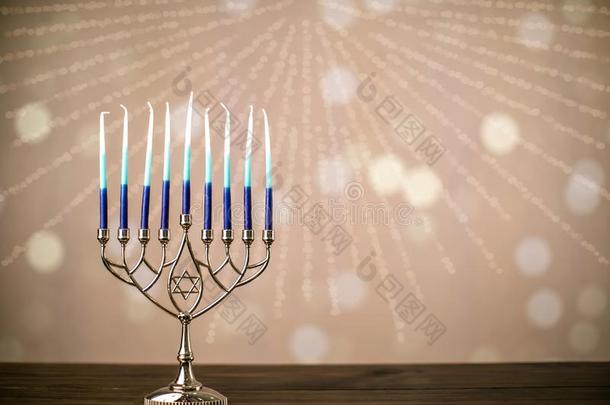 一银多连灯烛台为指已提到的人犹太人的假日光明节和num.八尤利
