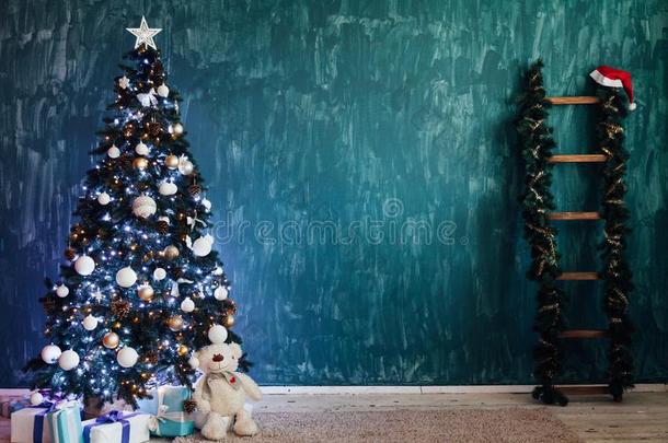 圣诞节树和礼物家畜的肺脏花环新的<strong>年节</strong>日的后面