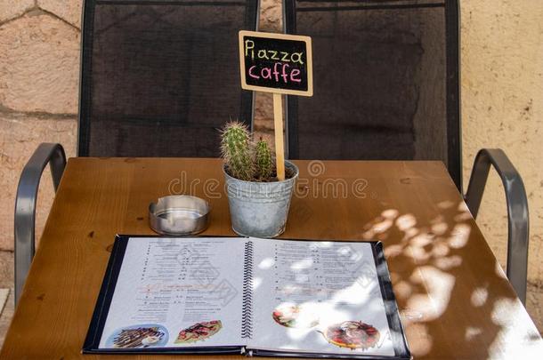 一咖啡馆和菜单一long指已提到的人大街关于纳夫普利奥