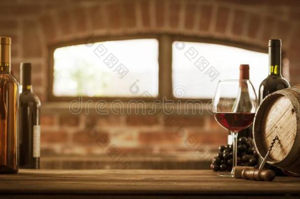 奢侈葡萄酒和桶采用指已提到的人地下室