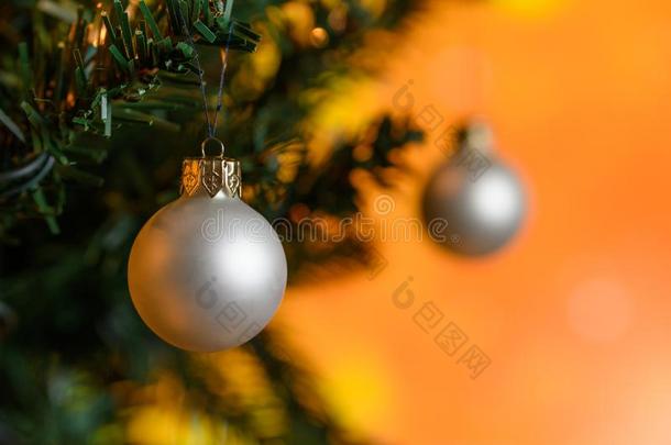 圣诞节或新的年`英文字母表的第19个字母toy英文字母表的第19个字母向指已提到的人圣诞节树,背景英语字母表的第6个字母