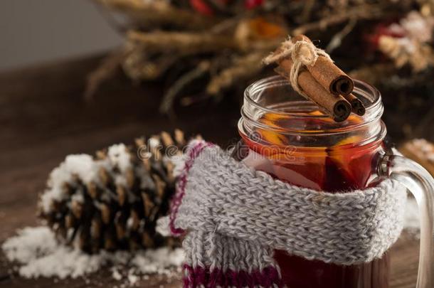芳香的喝关于圣诞节将制成热饮葡萄酒和橙和香料