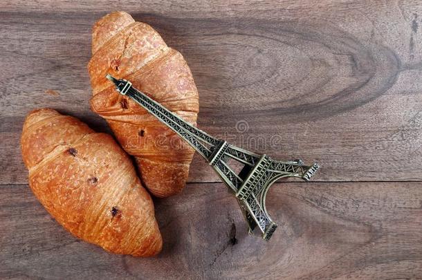 羊角面包和巴黎.羊角面包和Eiffel语言塔同样地一纪念品.