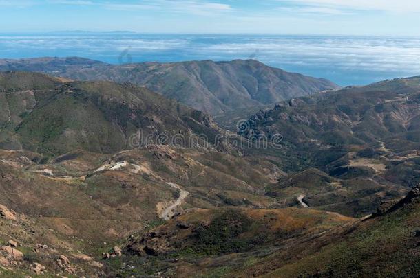 看法关于SociedeAnonimaNacionaldeTransportsAereos国家航空运输公司机尾警戒雷达山从砂岩山峰