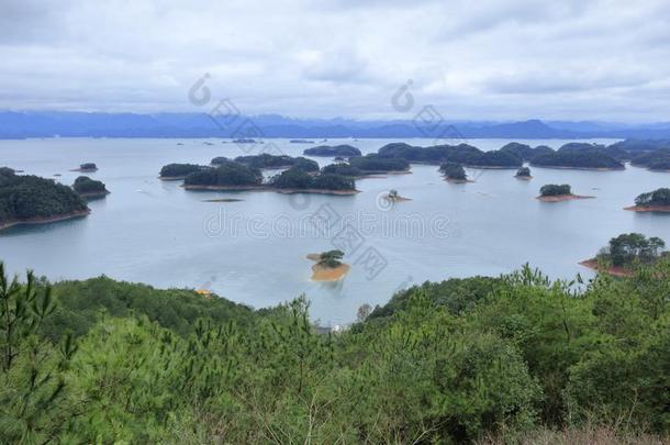 指已提到的人一千岛湖采用多云的一天,风干土坯三原色红绿兰彩色值