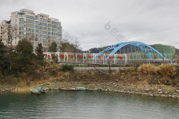 xiushuiqiao桥关于指已提到的人一<strong>千岛湖</strong>采用多云的一天,广告