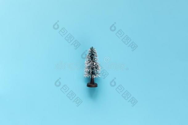 <strong>模型</strong>冬<strong>松树</strong>树和雪是（be的三单形式小道具装饰一蓝色b一c