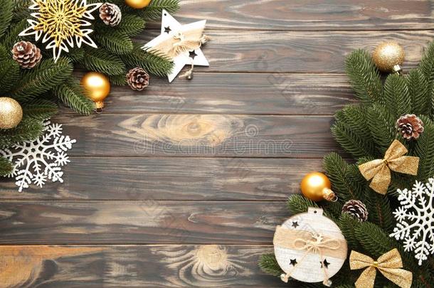 圣诞节装饰.冷杉-树树枝和圣诞节装饰