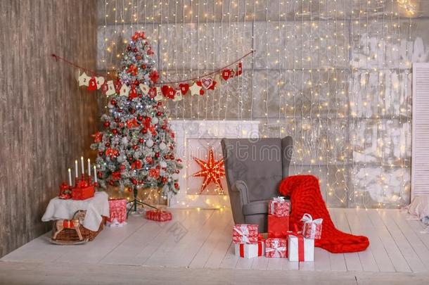 圣诞节装饰采用红色的和白色的.心,盒和加兰