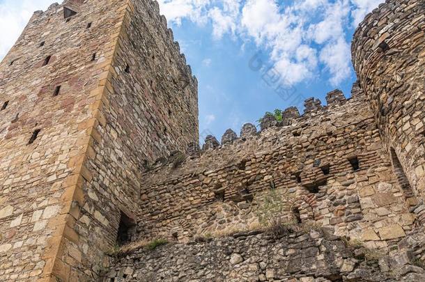 石头碉堡上的城垛和塔关于阿纳努里堡垒