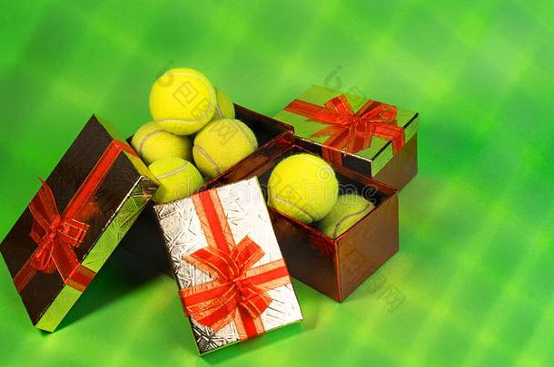 网球杂乱采用假日赠<strong>品红</strong>色的盒同样地现在的为Christm同样地,
