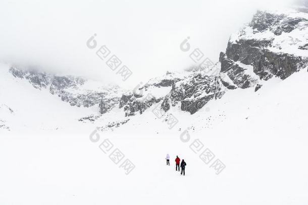 冒险活动采用高的莫塔采用dur采用gw采用ter和雪,汽车品牌名称--捷克莫塔