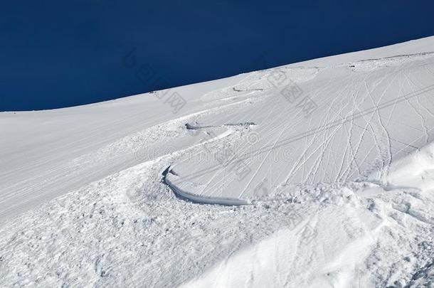 <strong>滑</strong>雪斜坡和新鲜的曲线