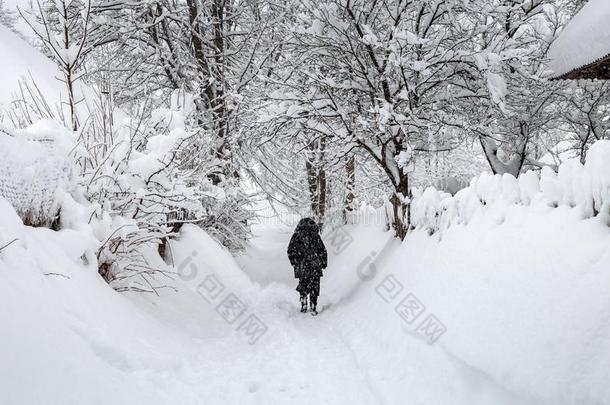 冬雪堆大街采用村<strong>民国</strong>家,寒冷的季节天气