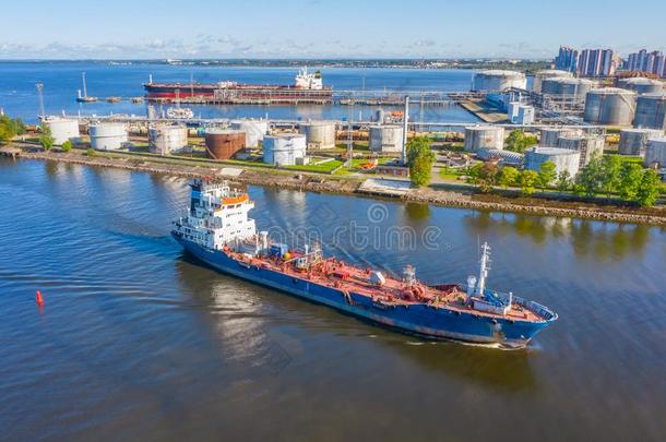 油和气体工业的装货港口,油罐车帆船运动采用指已提到的人河