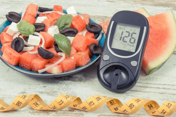 血糖测计仪为校核食糖水平和夏沙拉关于西瓜