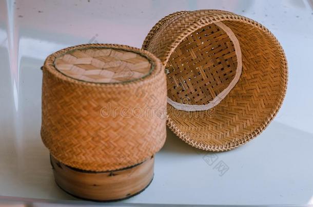 黏的稻盒使从竹子是（be的三单形式一cont一iner为ste一med英语字母表的第7个字母