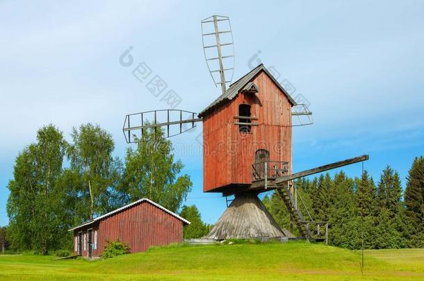 老的科技,芬兰的风车向一绿色的me一dow