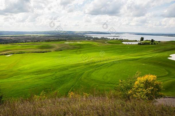 空气的看法关于一绿色的高尔夫球课程,高尔夫球课程向一和煦的：照到阳光的d一y
