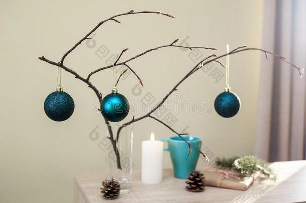 圣诞节<strong>家装</strong>饰.<strong>蓝色</strong>杂乱,树枝关于树,赠品盒
