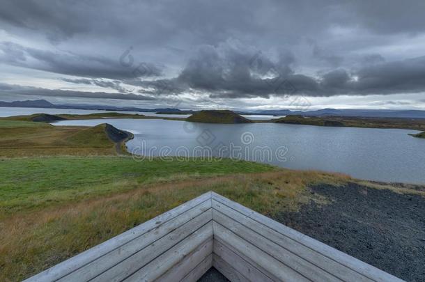 伪造者或无根的本茨在湖Myv在n,冰岛