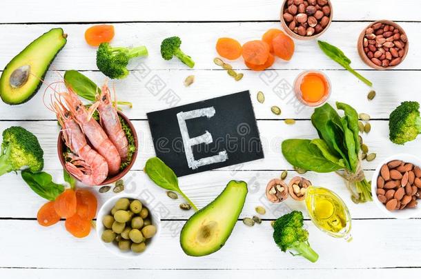 食物控制自然的维生素英语字母表的第5个字母:菠菜,西芹,虾,<strong>pop</strong>-upmechanism弹出机械装置