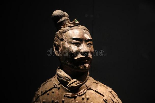 无釉赤陶武士和马向展览采用陕西历史小鼠
