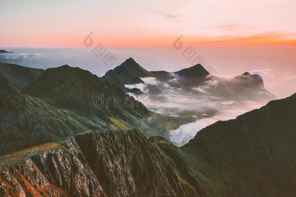 挪威风景日落山空气的看法