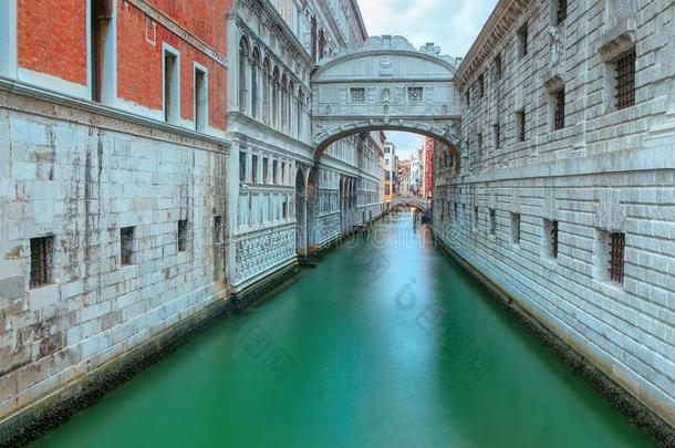 典型的水运河看法采用威尼斯