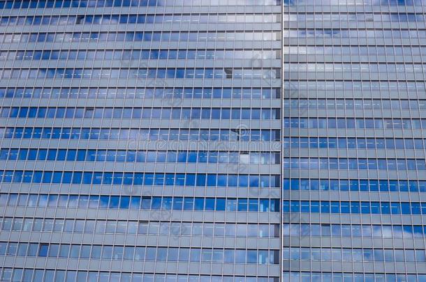 看法向隔离的玻璃建筑物的正面关于摩天大楼和<strong>无数</strong>的温多